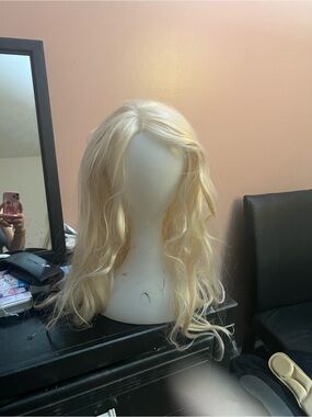 Amazon Blonde Long Wavy Wig - Natural Light Blonde